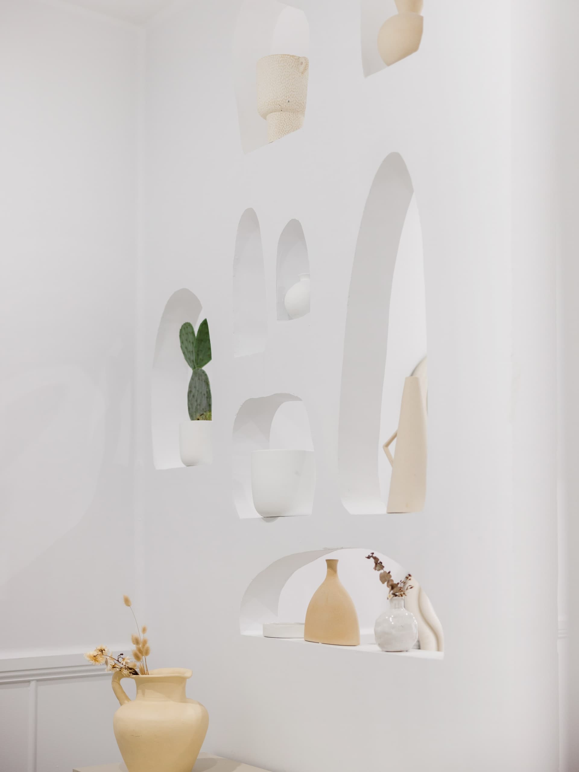 Arched display niche with curated objects